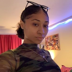 Meet your Posher, Mikala